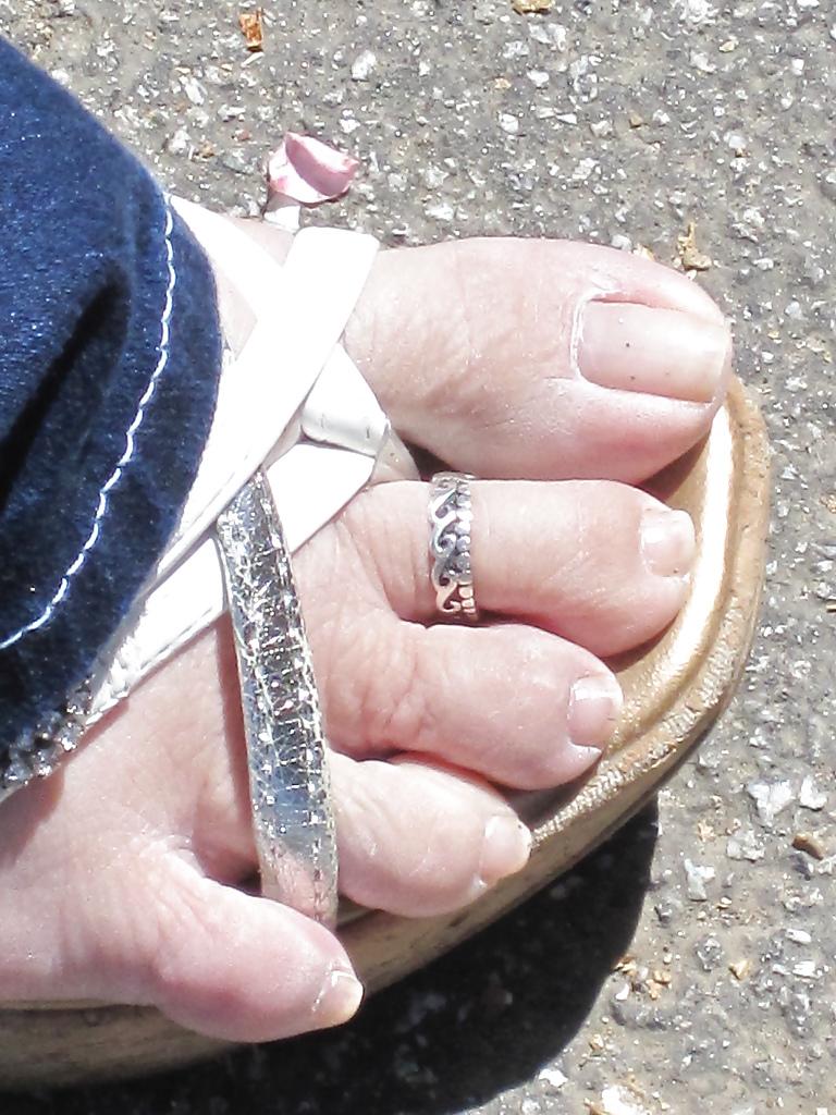23P Somemore pretty feet.