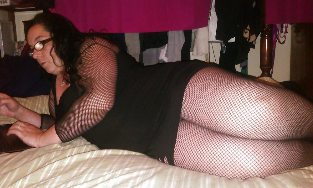 25P Thick ass white girl