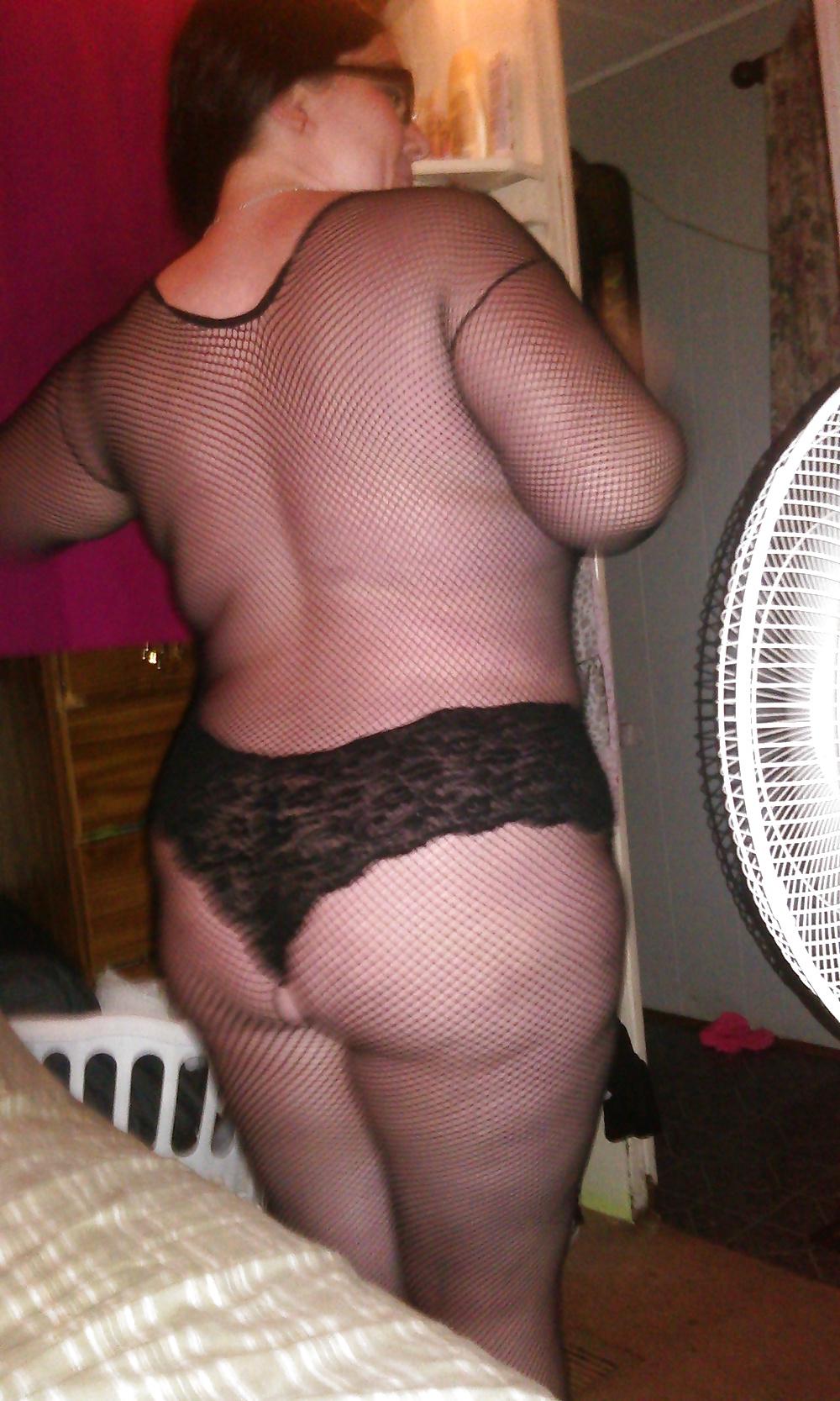 25P Thick ass white girl