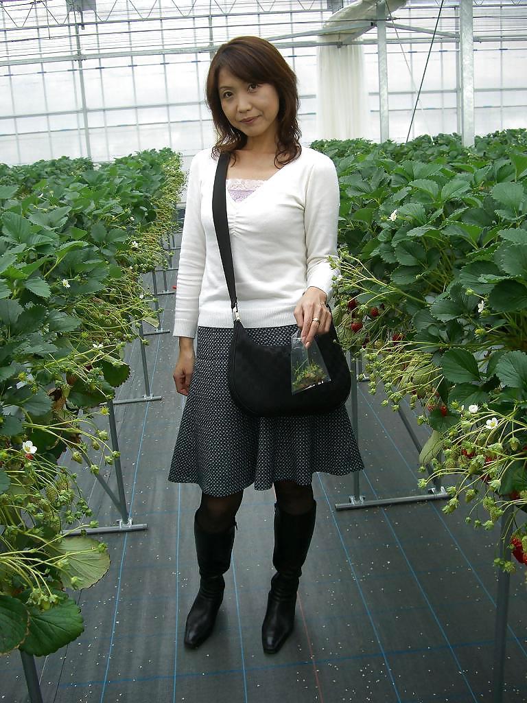 19P Japanese wife age45