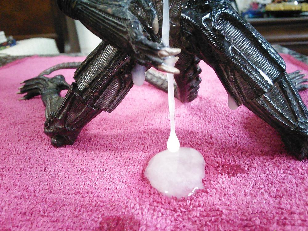 6P Cum On: Xenomorph