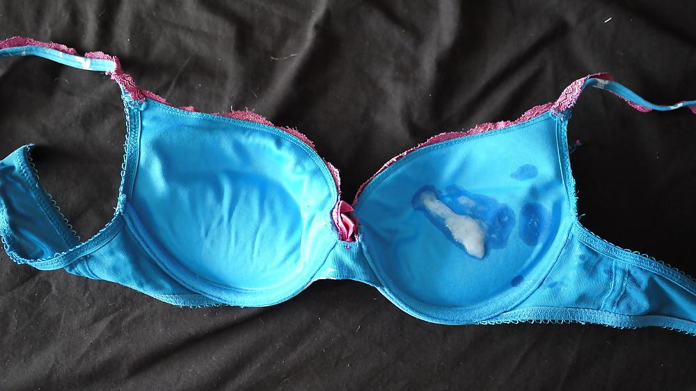 25P Cum on her stuff