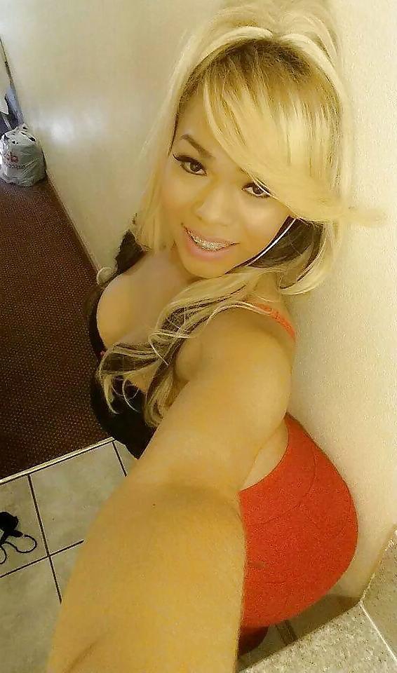 9P HOT Latina with braces