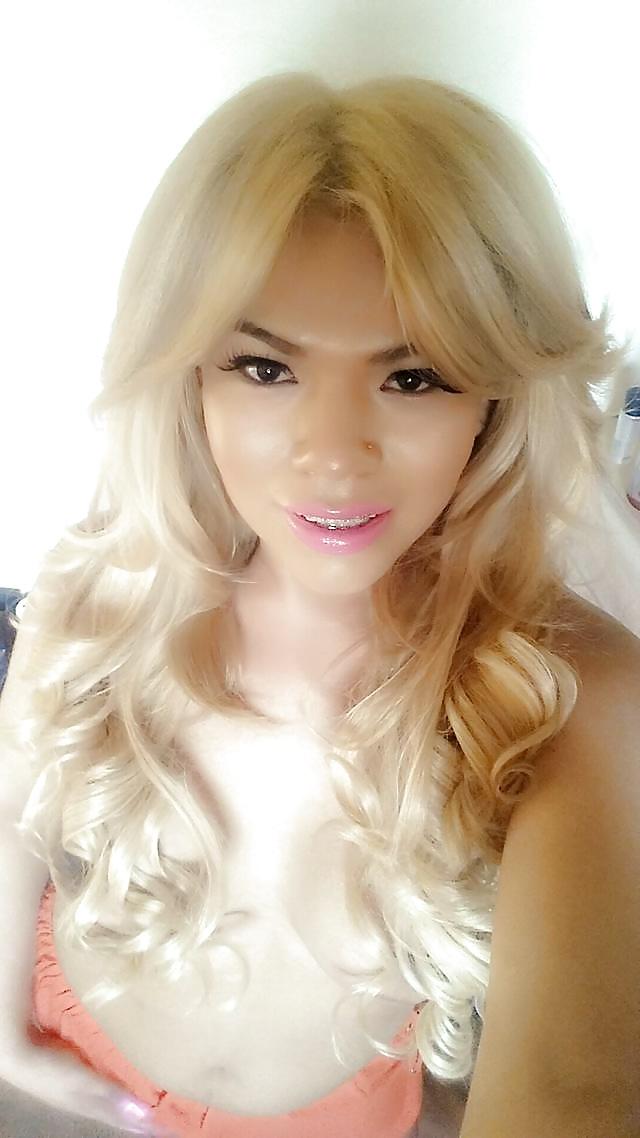 9P HOT Latina with braces