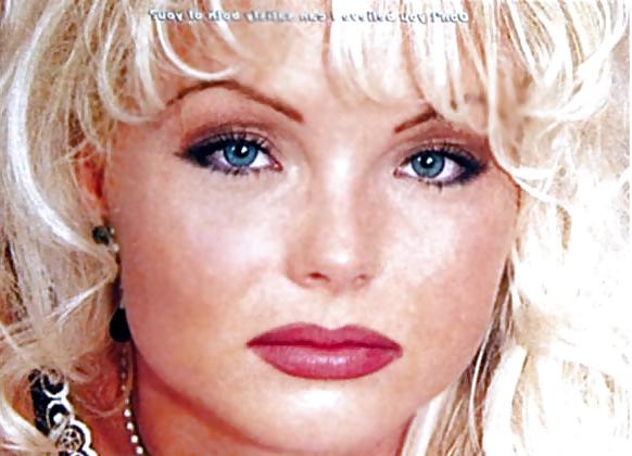 25P Blondie likes cum