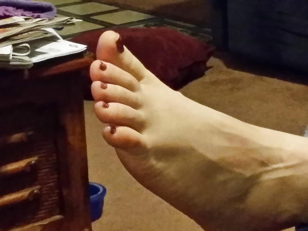 14P More redheaded wife's pretty feet! Please comment!