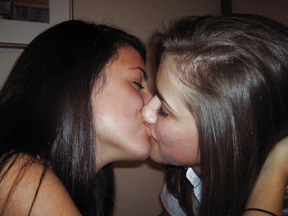 25P Touch my face and kiss me