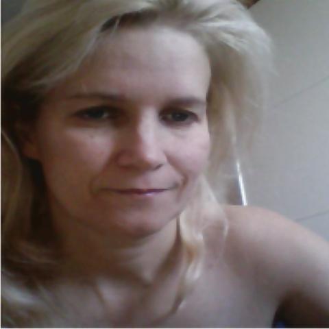 7P Tania's early morning tease e mail pictures