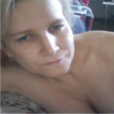 7P Tania's early morning tease e mail pictures