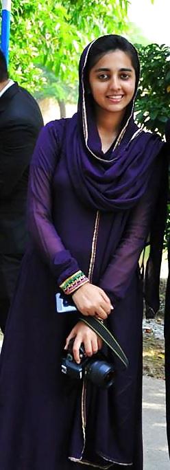 25P Hijabi Tease 1