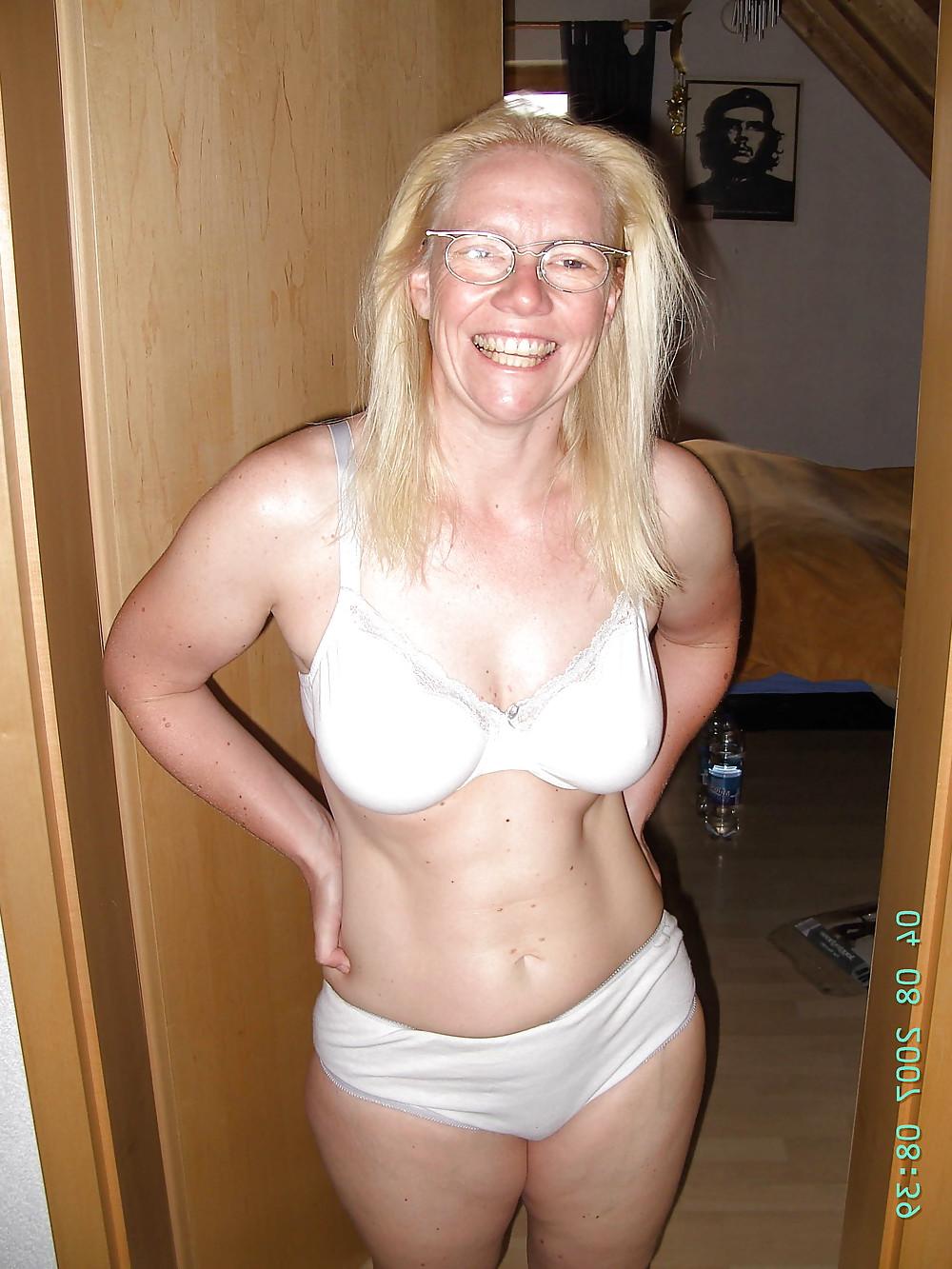 20P Tits in bra.