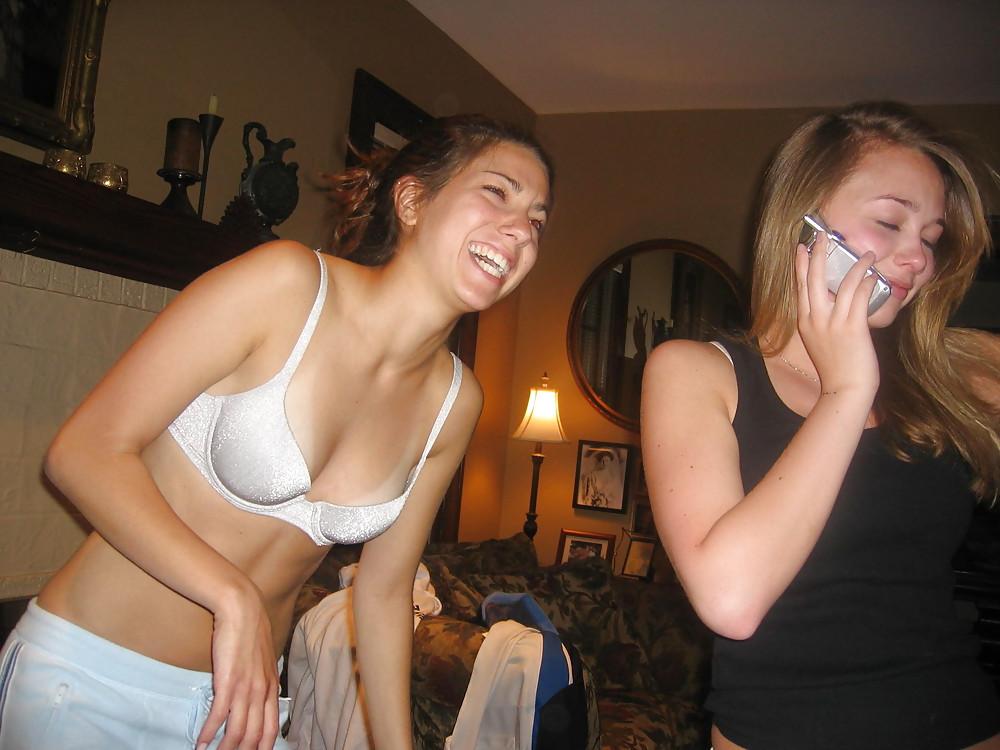 20P Tits in bra.