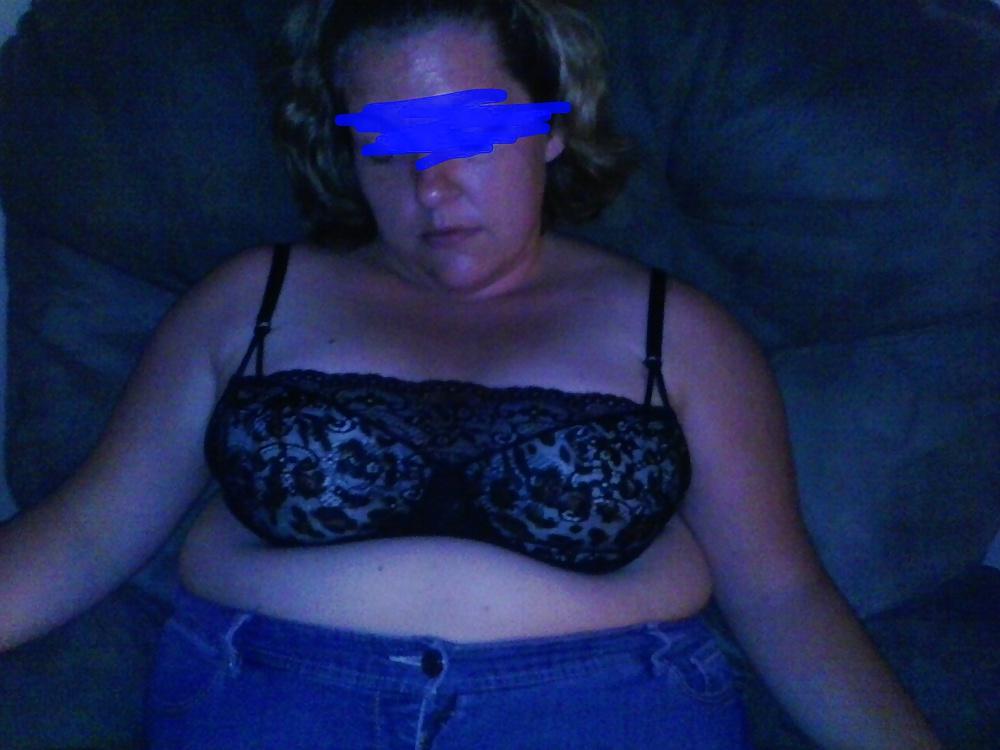 5P Wife in her sexy BRA