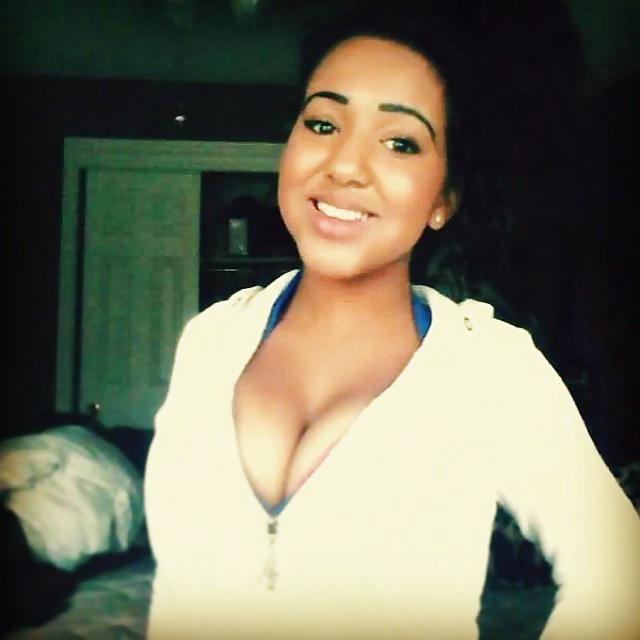 25P Please cum on my tits