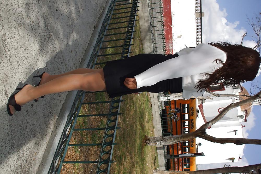 8P Milf posing in pantyhose