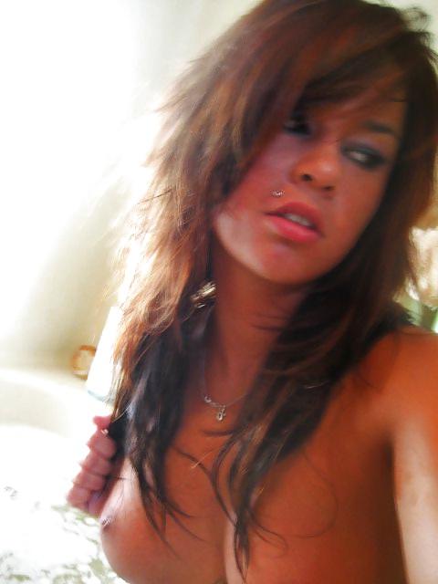 7P Hot tattooed teen naked in bath