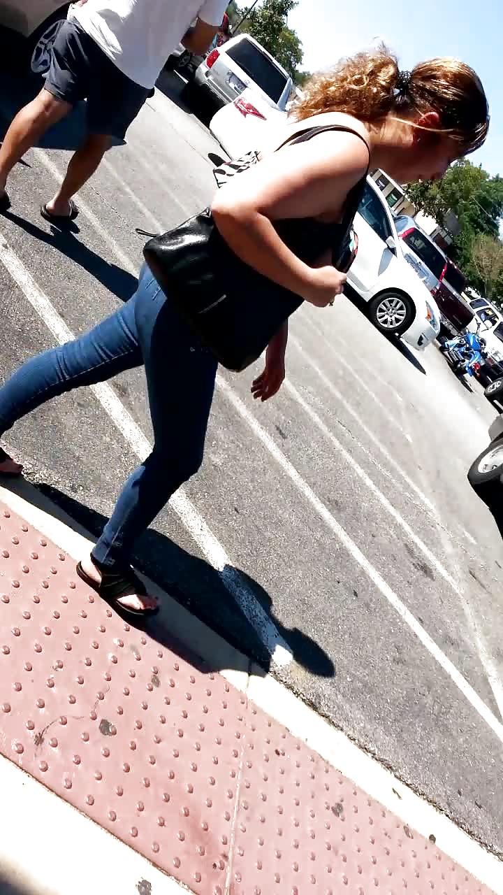 25P Nalga mexicana en el blanco jeans ss