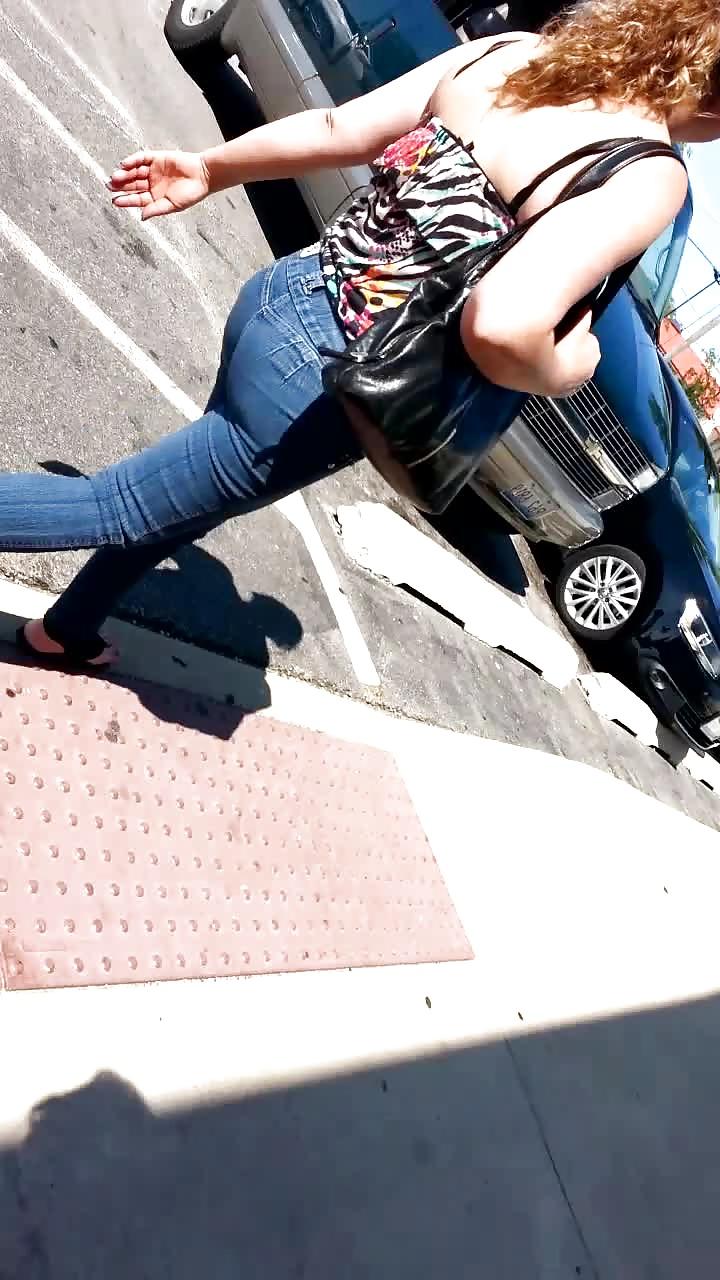 25P Nalga mexicana en el blanco jeans ss