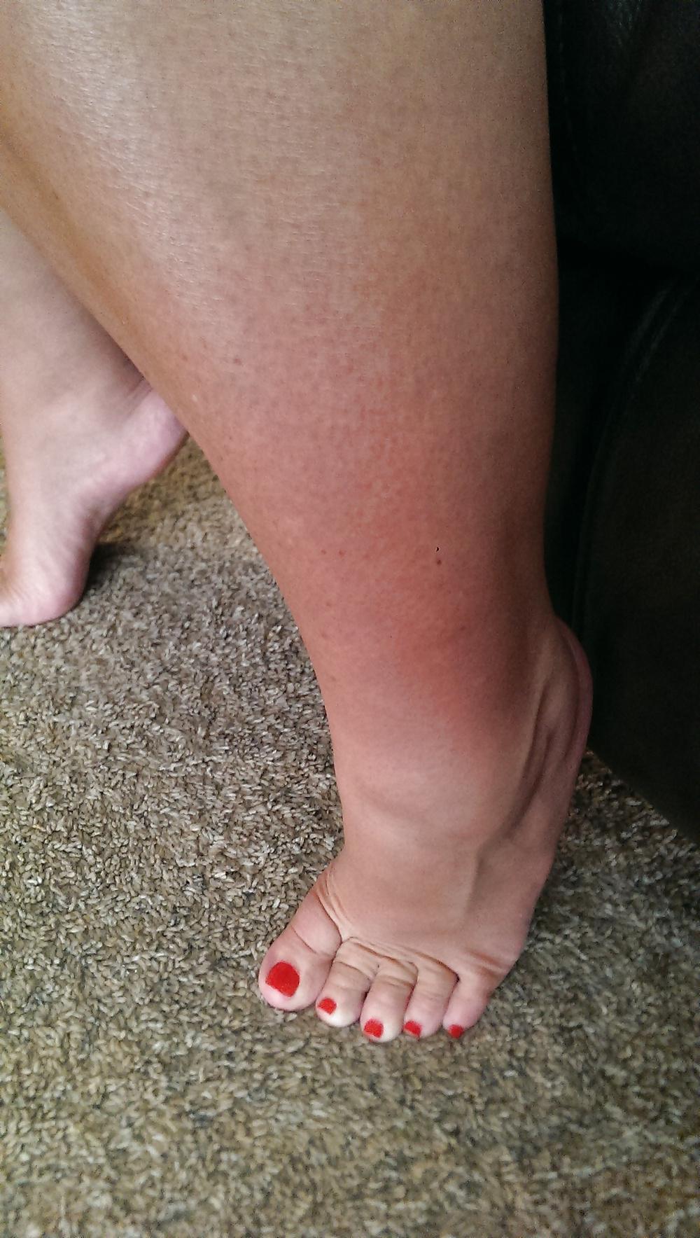 6P Wifes Pretty Red Toes and Soles