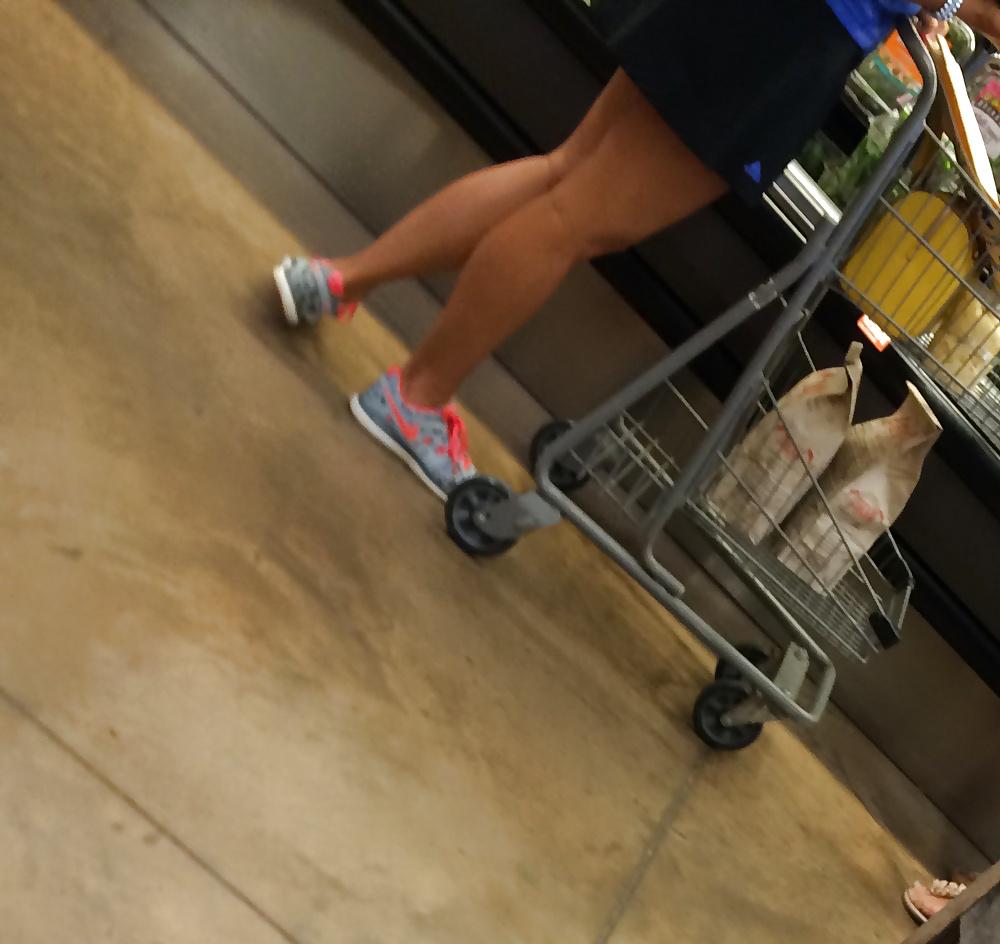 25P TENNIS MOM SHOPPING (Candid)