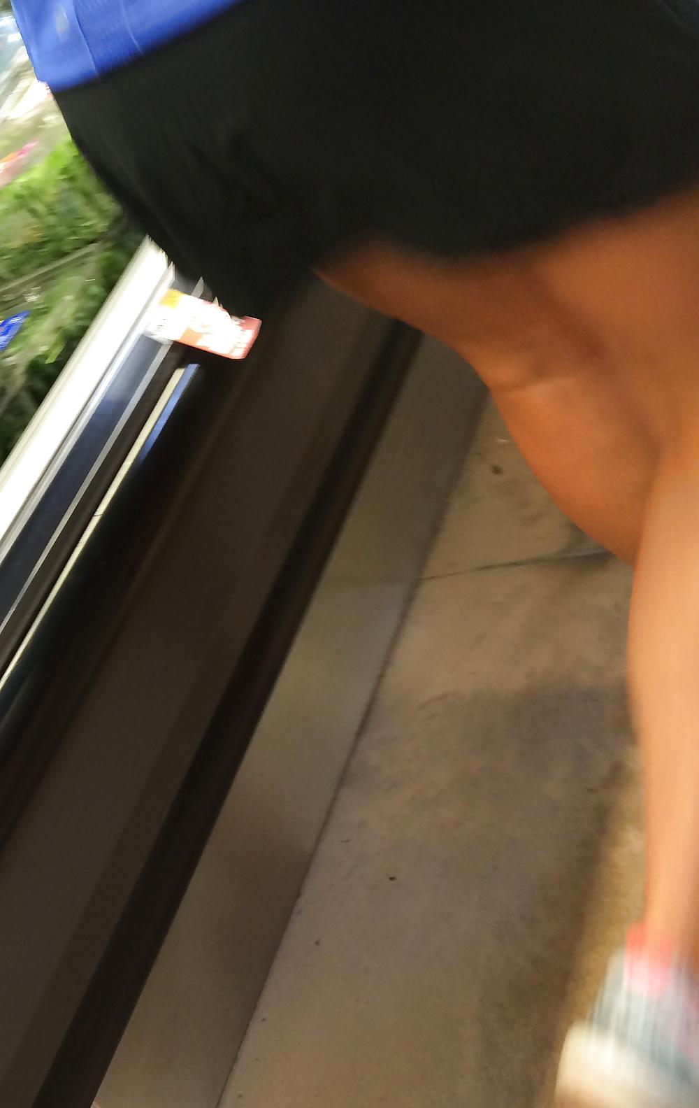 25P TENNIS MOM SHOPPING (Candid)