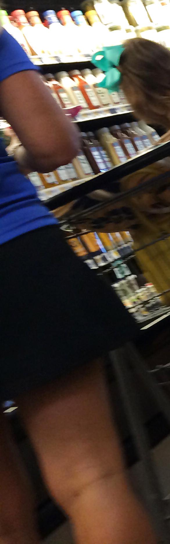 25P TENNIS MOM SHOPPING (Candid)