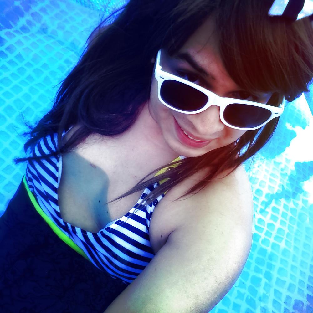 5P Tgirl pool selfie fun