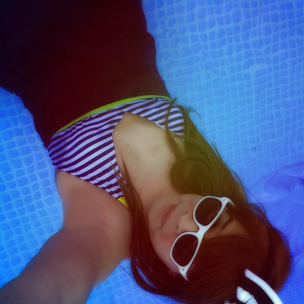 5P Tgirl pool selfie fun