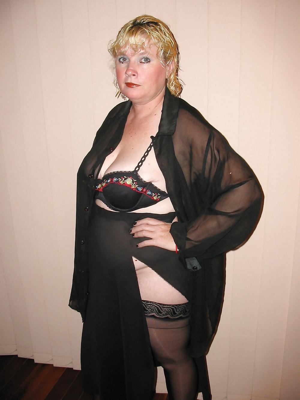 12P Ich befehle euch beiden, zu wichsen und auf meine Nylons zu spritzen