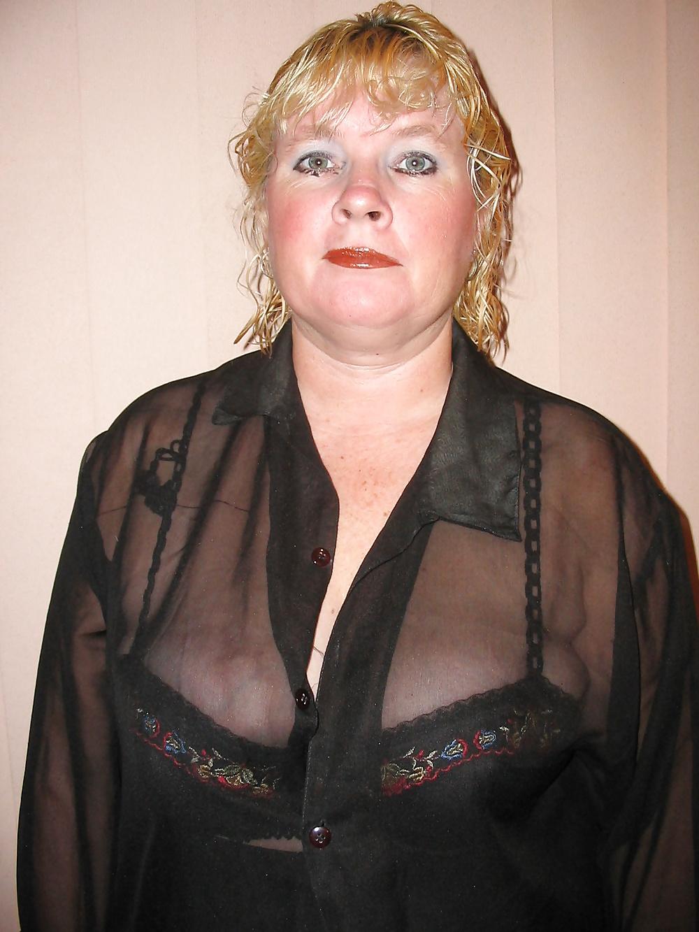 12P Ich befehle euch beiden, zu wichsen und auf meine Nylons zu spritzen