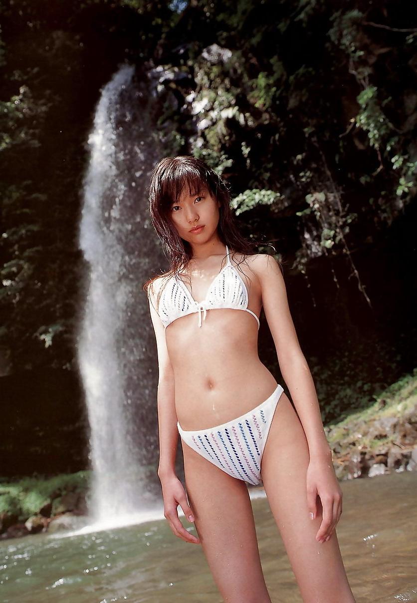 25P Japanese Gravure Idols Vol. 2 -B744-