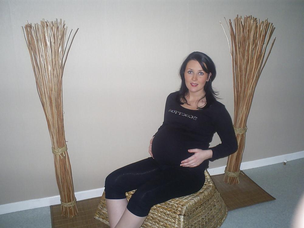 15P Vanessa B Enceinte - Pregnant 5