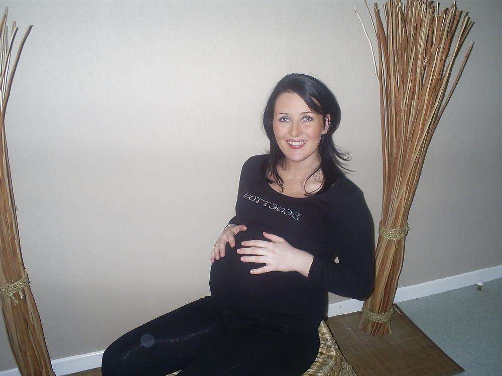 15P Vanessa B Enceinte - Pregnant 5
