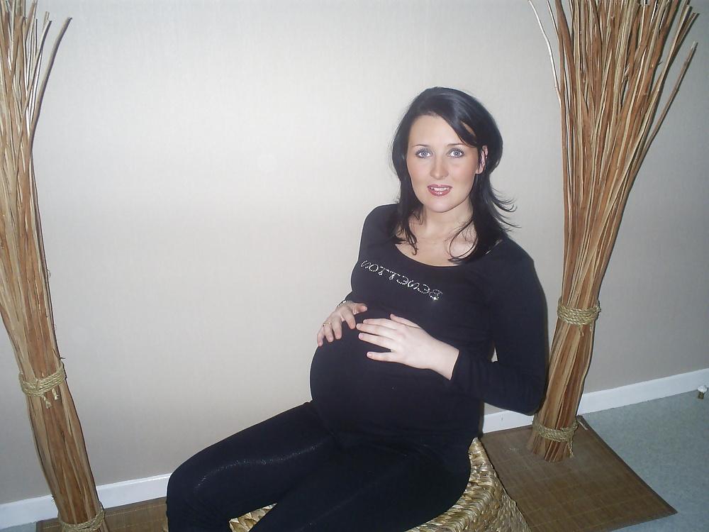 15P Vanessa B Enceinte - Pregnant 5