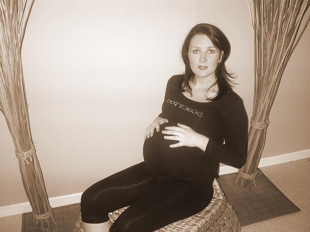 15P Vanessa B Enceinte - Pregnant 5
