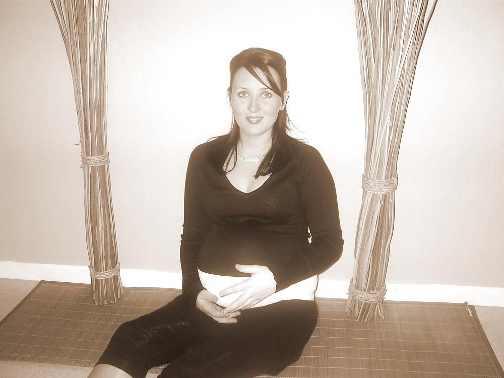 15P Vanessa B Enceinte - Pregnant 5