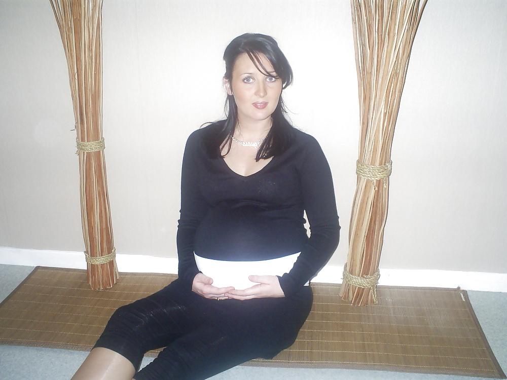 15P Vanessa B Enceinte - Pregnant 5