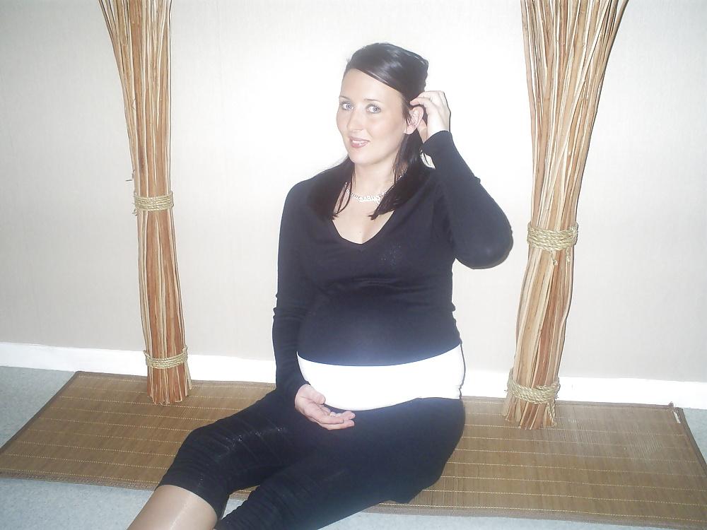 15P Vanessa B Enceinte - Pregnant 5