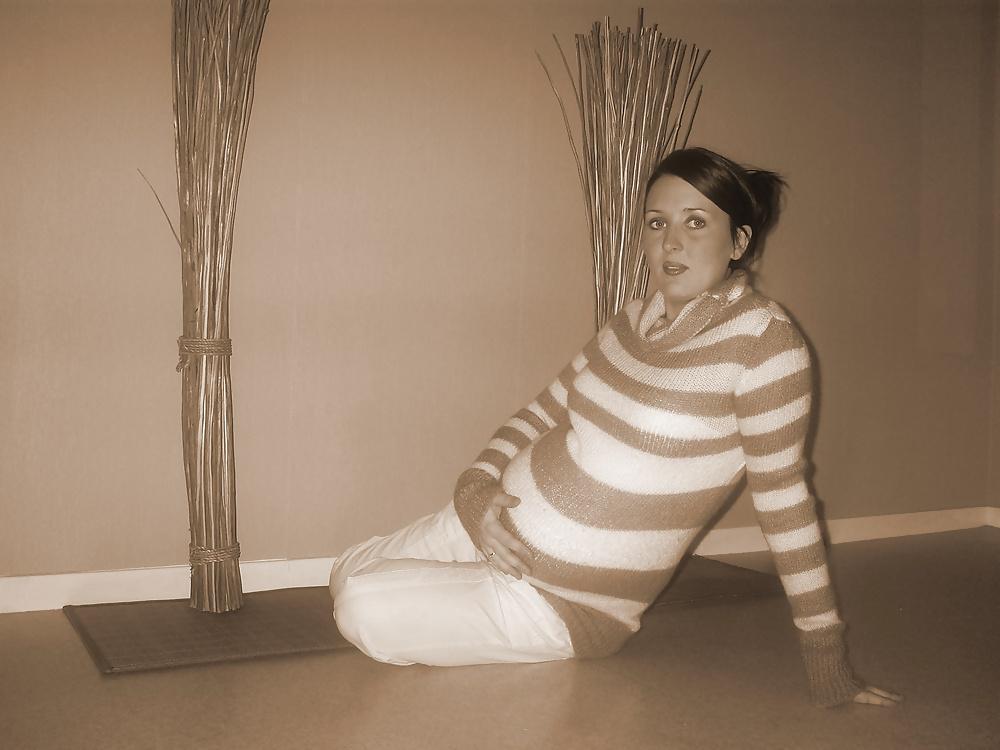 11P Vanessa B Enceinte - Pregnant 1
