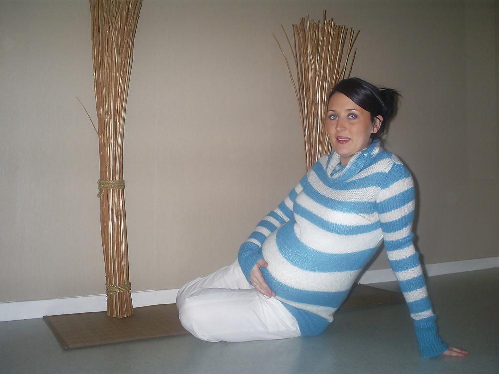 11P Vanessa B Enceinte - Pregnant 1