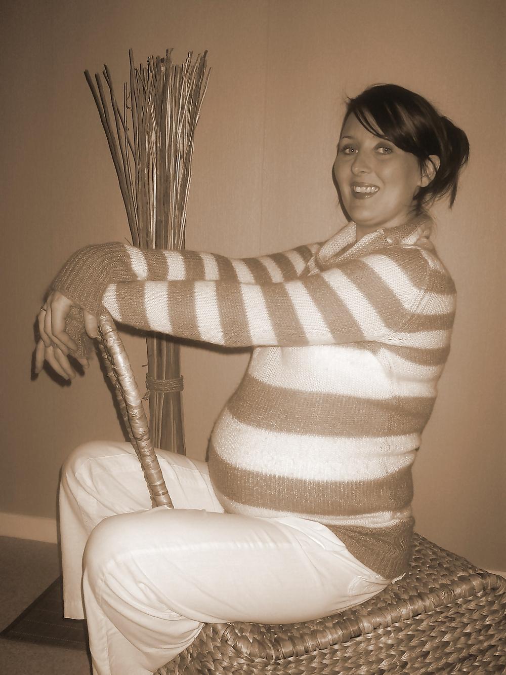 11P Vanessa B Enceinte - Pregnant 1