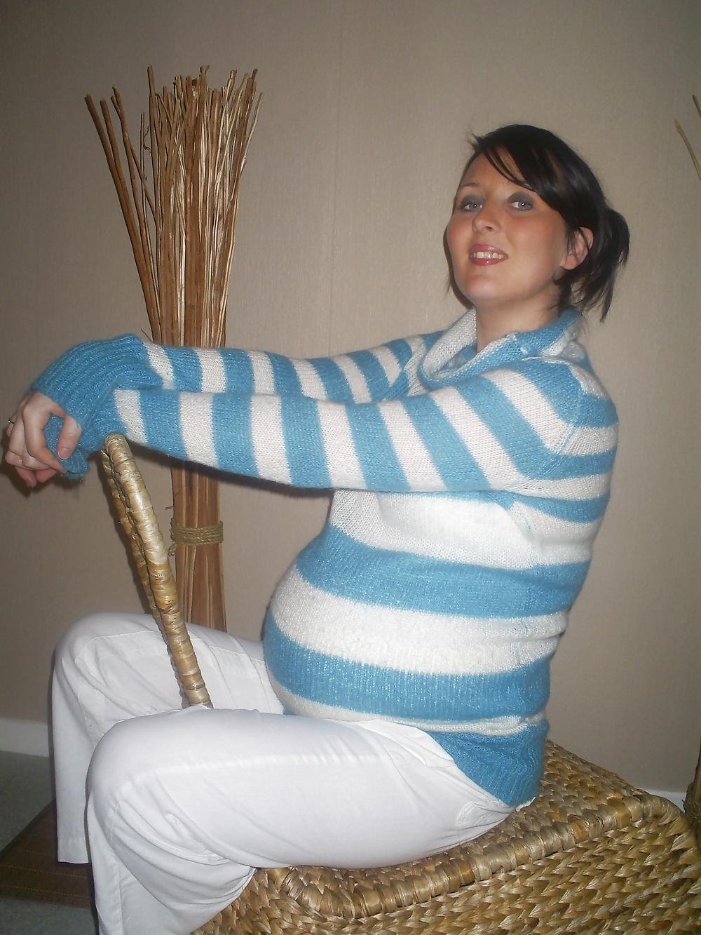 11P Vanessa B Enceinte - Pregnant 1