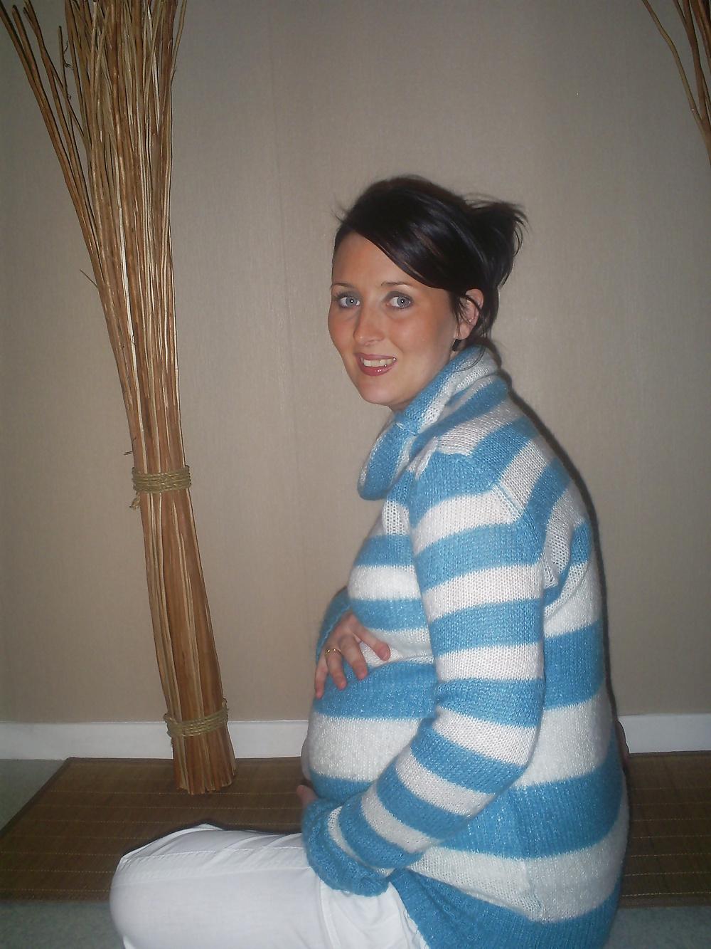 11P Vanessa B Enceinte - Pregnant 1