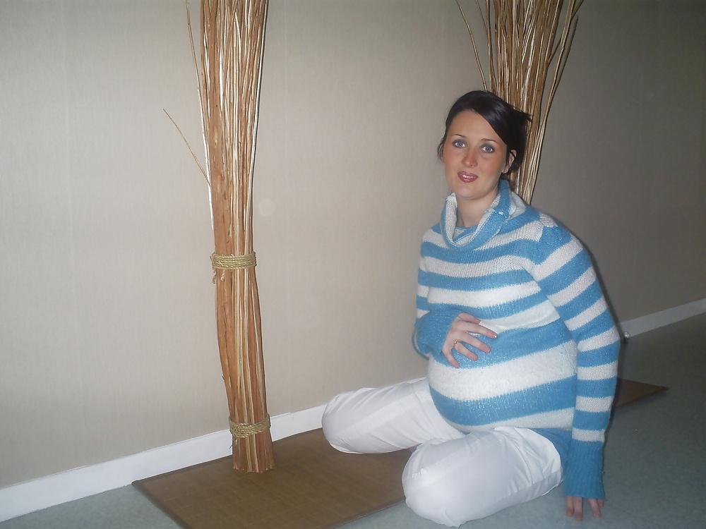 11P Vanessa B Enceinte - Pregnant 1