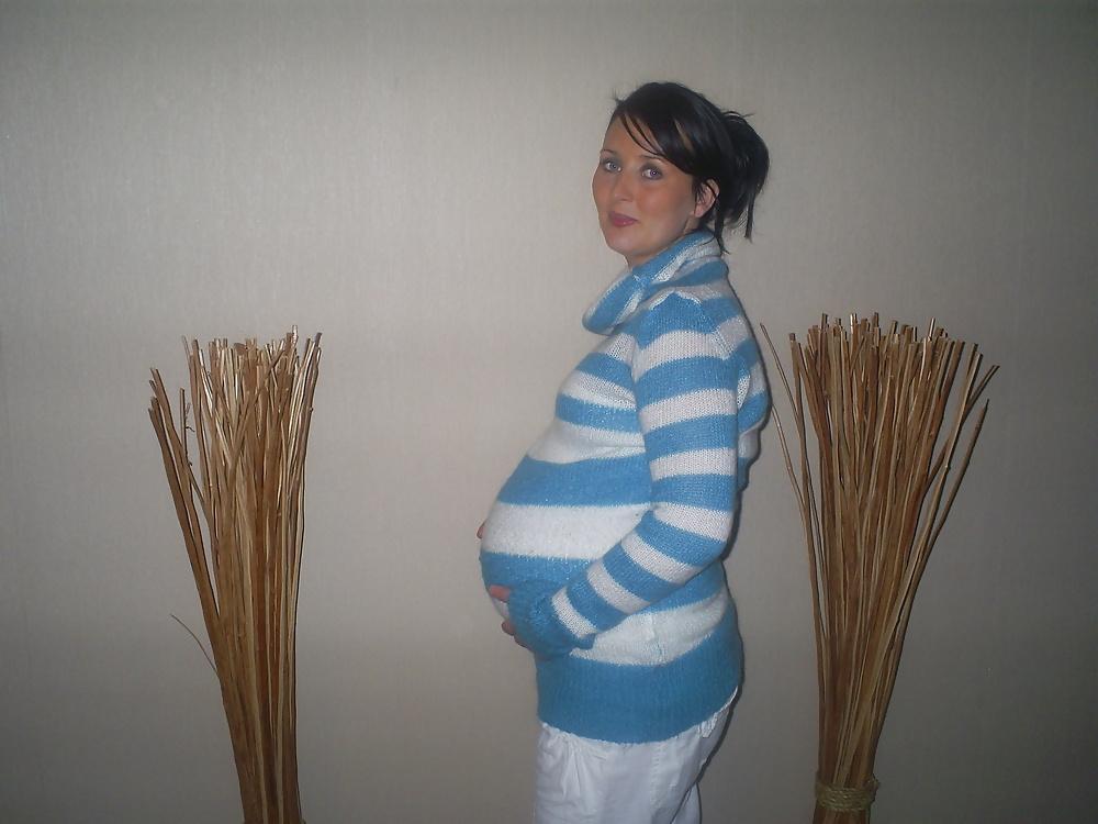 11P Vanessa B Enceinte - Pregnant 1