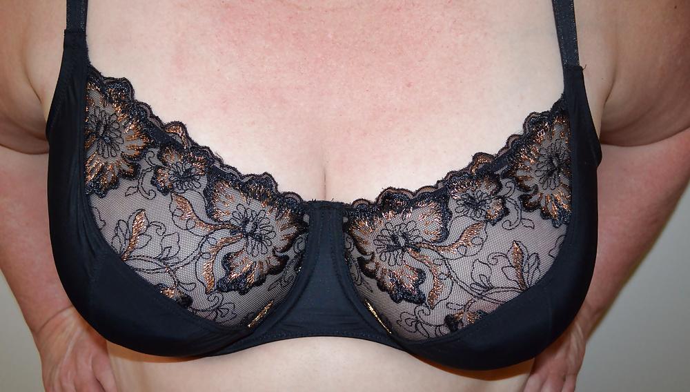 8P Kelly in sexy panties and bra