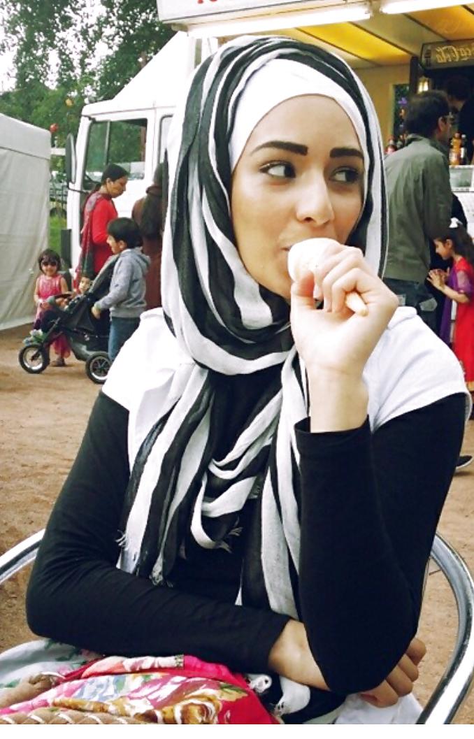 17P Hijab cum slut