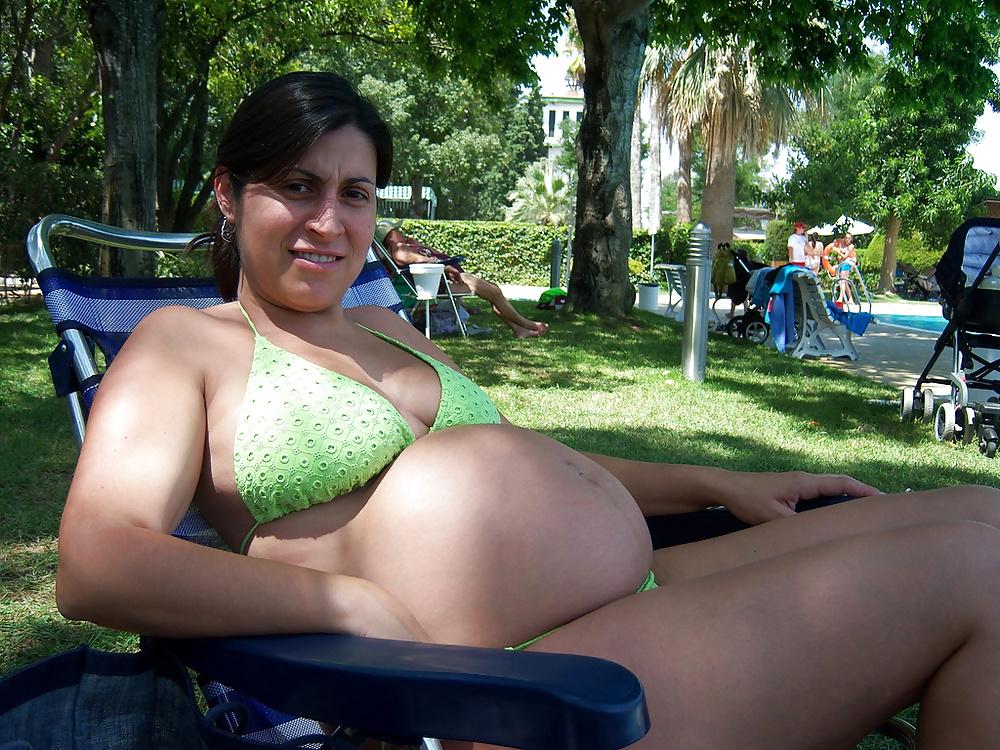 25P Pregnant Amateurs - Sexy In Bikinis!