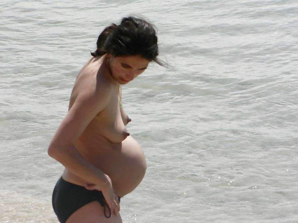 25P Pregnant Amateurs - Sexy In Bikinis!