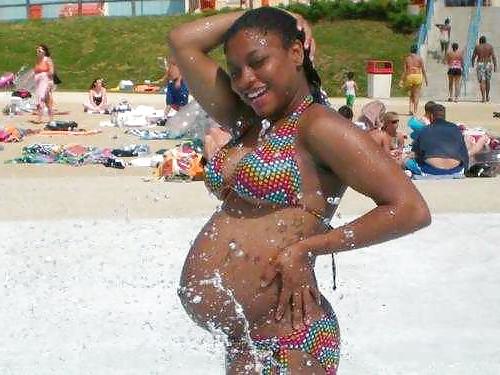 25P Pregnant Amateurs - Sexy In Bikinis!